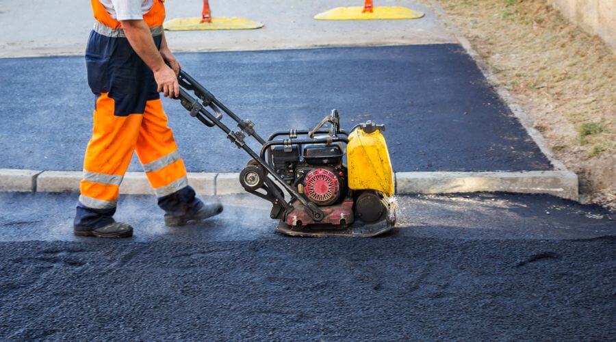 Professional gutter cleaning in Williamsburg, IA